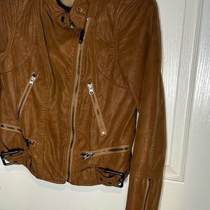 Tan Vegan Leather Free People
Motorcycle Jacket
$75 $168
Size: S| Free People